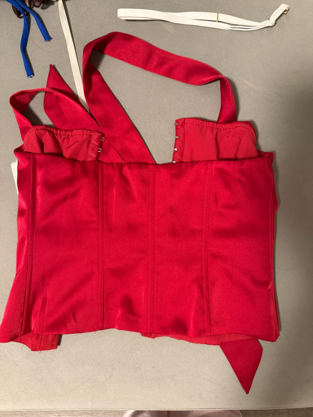 Princess Polly red halter satin hook and and eye top size 4 - Picture 5 of 5